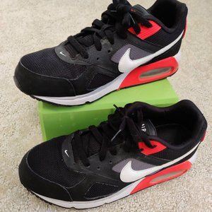 Nike AirMax IVO Size 8.5M/10W